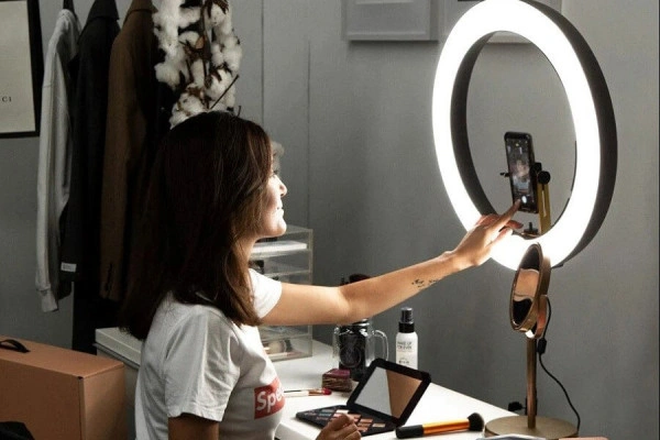 رینگ لایت برای تولید محتوا